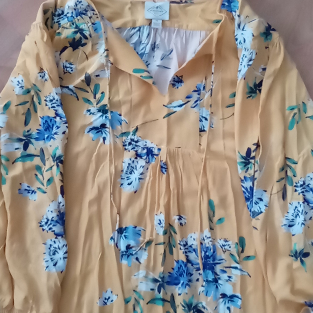 Plus size top - Picture 3 of 6
